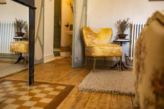 Champagne House - Elegance, Luxury and Charm - Condom - 1
