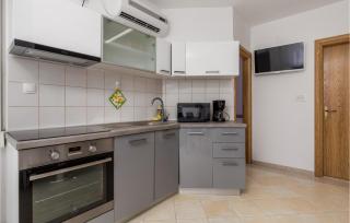 Beautiful Apartment In Povljana - Povljana - 6