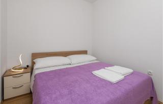 Beautiful Apartment In Povljana - 1