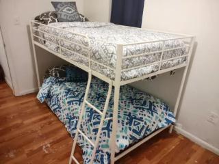Room in Guest room - Twin Bunk-Style Bedroom close to downtown - Baltimore - 0