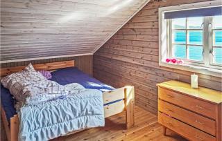 Nice Home In Lysøysundet With Kitchen - - 4