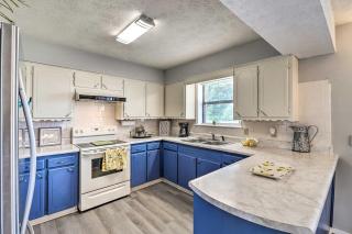 Charming Mountain Home Getaway with Gas Grill! - 2