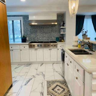 A Regal Retreat- Exclusive Parking, Prime Location - Philadelphia - 3