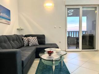 Penthouse Apartment LUX with a panoramic view, located on the beachfront of Ciovo-Trogir - Trogir - 2