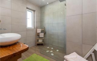 Lovely Apartment In Stara Novalja - 3