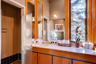 North Keystone 2 Bedroom Near Conference Center - 2