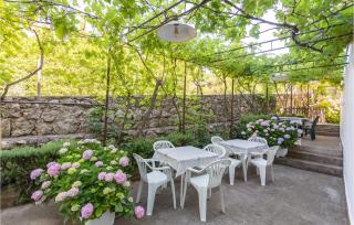 2 Bedroom Awesome Apartment In Krk - Krk - 9