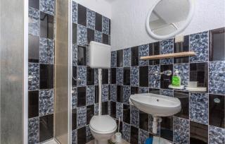 2 Bedroom Awesome Apartment In Krk - 3
