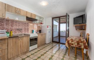 2 Bedroom Awesome Apartment In Krk - Krk - 7
