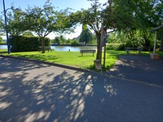Devant le canal, trois grandes chambres, 85m2, animaux bienvenus - Lere - 1