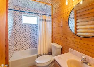 Large Elegant Reunion Cabin by Lake and Ski Resort - Panguitch - 8