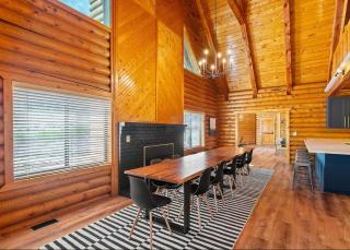 Large Elegant Reunion Cabin by Lake and Ski Resort - 2