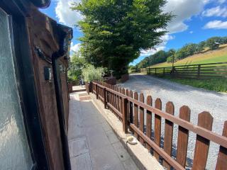 Robyns Nest, self catering cottage - 9