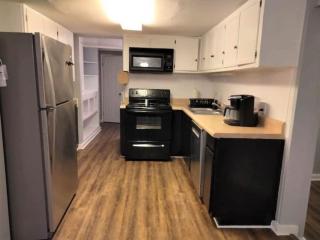 3 Bed 3 Bath House, Conveniently close to everything, Smart Tvs in all rooms whole house to yourself - New Bern - 5