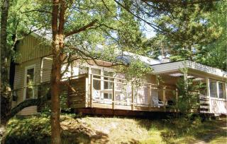 Two-Bedroom Holiday Home In Yngsjo - 4