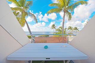 Deja Blue - Comfortable Beachfront condo - - 0