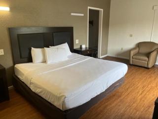 Posh Inn & Suites - Wisconsin Rapids - 7