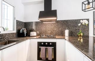 Amazing Home In Torrevieja With Kitchen - Torrevieja - 8