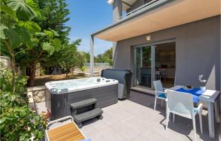 Stunning Home In Rab With Jacuzzi - Rab - 3