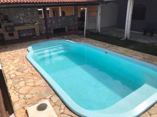 Casa ampla e agradável com piscina para descanso - 0