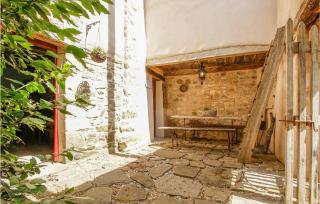 Pet Friendly Apartment - - 5