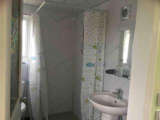 Green Yurt with Hot Tub - Sleeps 3 Parking & WiFi - Turriff - 1