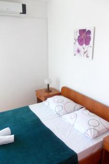 Apartments and rooms with parking space Hvar - 8717 - 1