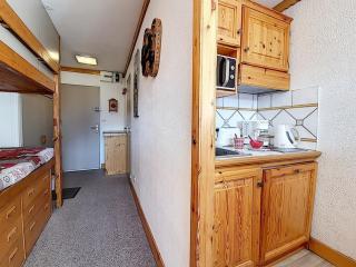Studio ensoleillé avec balcon, plein centre, 3 couchages, à 50m des pistes et proche commerces - FR-1-344-189 - 2