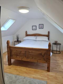 Fisherman Cottage - ideal for Trades and couples part of Langley Serviced Apartments Has outside steps - 0