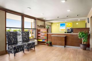 Days Inn by Wyndham Paris - 5