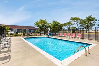 Super 8 by Wyndham Lenexa Overland Park Area/Mall Area - Lenexa - 3