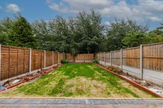 Walsall - 4 Bedroom House, Wi-Fi, Garden , Sleeps 8 - JRR Stays - 6