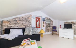 1 Bedroom Awesome Home In Bale - Krmed - 8