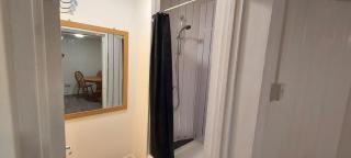 1-Bed Apt Sleeps 3 near Parkgate Rotherham - 2