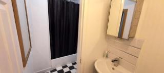 1-Bed Apt Sleeps 3 near Parkgate Rotherham - 3