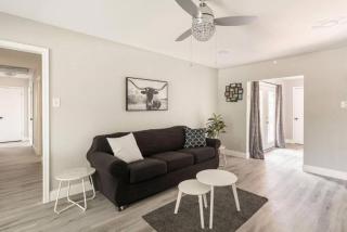 4 Bed 3 Bath House, Spacious, Smart TVs in all rooms, Whole house to yourself - Garland - 0