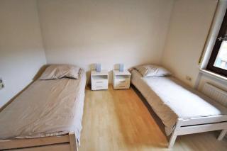 Schöne, große Wohnung mit Parkplatz und Wlan - - 3
