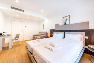 Central & Elegant Room near the station - Bari - 8