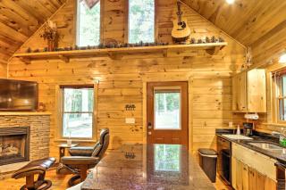 Charming Murphy Cabin with Porch - Near Hiking! - Murphy - 1