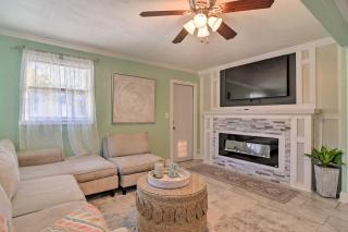 8 Mi to Beach Family-Friendly, Pastel Gem! - St Petersburg - 0