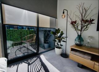 Funk in the City - Luxury Laneway Apartment with Single Garage - Christchurch - 6