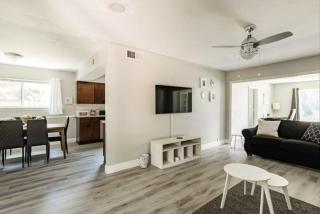 4 Bed 3 Bath House, Spacious, Smart TVs in all rooms, Whole house to yourself - Garland - 3