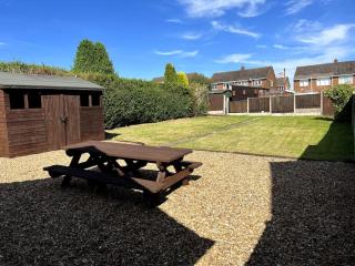 Delightful 2 bed detached home with secure parking - Huntington - 1