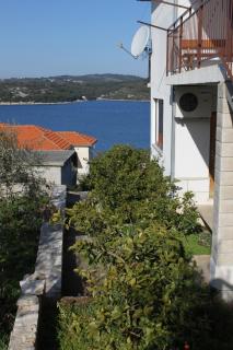 Apartments by the sea Necujam, Solta - 8647 - 3