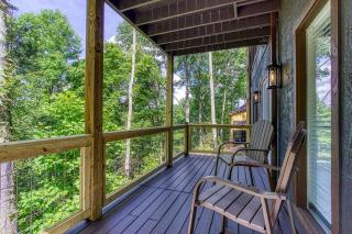 Smoky Vista Retreat, Hot Tub, Game Room, WIFI, 560 FREE tickets each paid day - 8