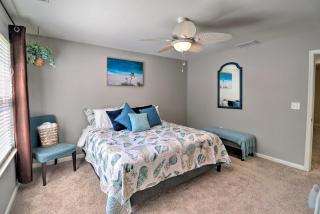 Walk to the Beach with Deck, Fireplace, BBQ Grill, Boat Ramp & Office - 4