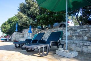 Apartments by the sea Necujam, Solta - 11090 - 5