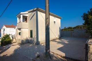 Apartments by the sea Necujam, Solta - 11090 - 1