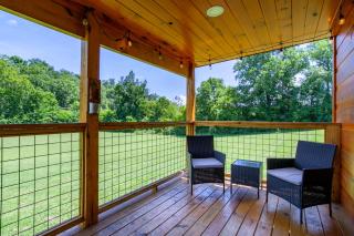 Patriots Tiny Home w Hot Tub Fire Pit Grill - Sevierville - 0