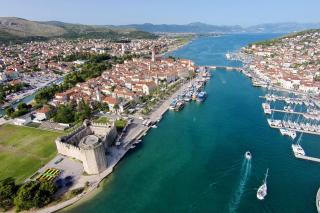 Apartments by the sea Trogir - 13918 - 1